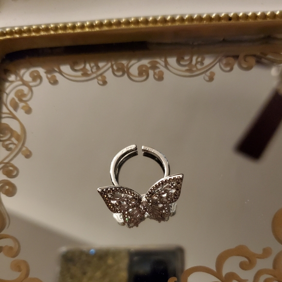 🦋Gorgeous crystal butterfly ring - Picture 3 of 5
